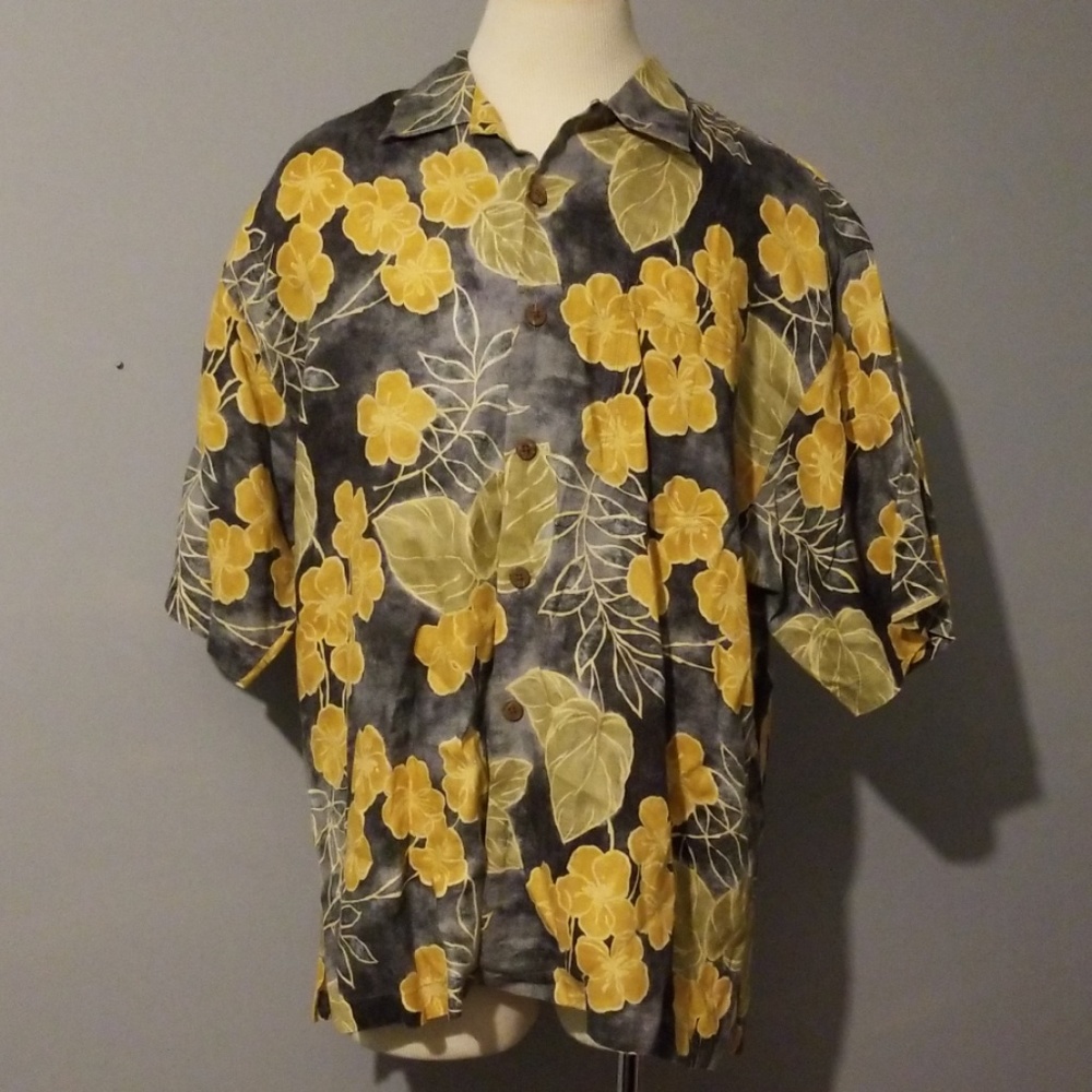 Tommy Bahama relax hawaiian short sleeve